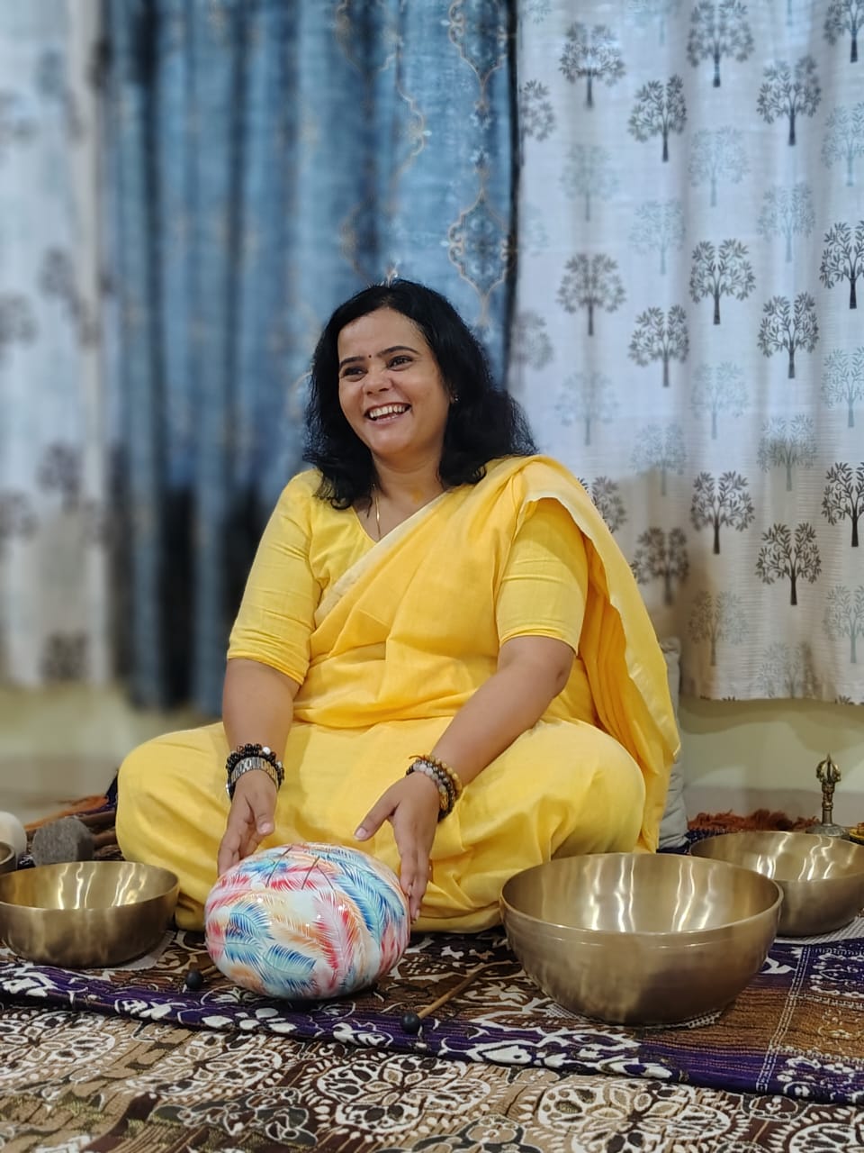 Divyaa Bajpaye holistic healer and Reiki grand master guiding meditation in Pune